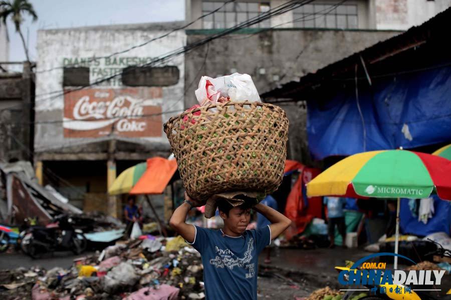 菲律賓塔克洛班民眾開始重建家園