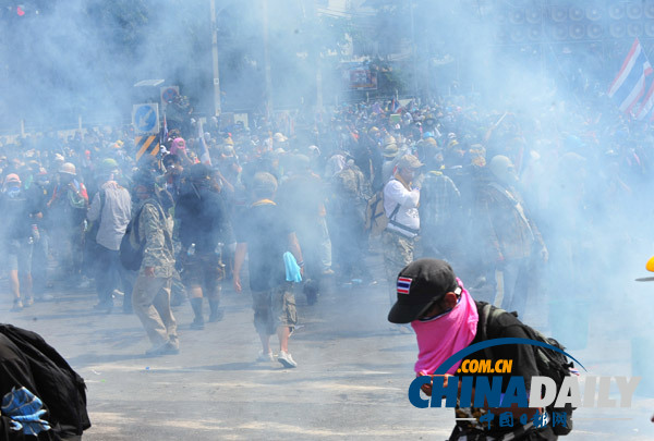 泰國(guó)示威引發(fā)暴力沖突5死百余傷 曼谷實(shí)施宵禁