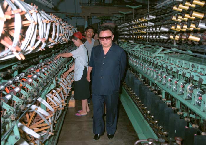 朝鮮機關(guān)報刊登圖文 紀(jì)念金正日逝世兩周年