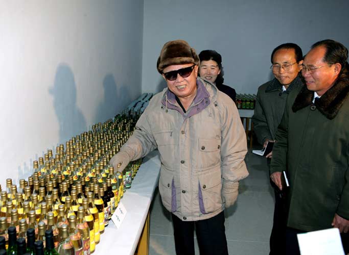 朝鮮機(jī)關(guān)報(bào)刊登圖文 紀(jì)念金正日逝世兩周年