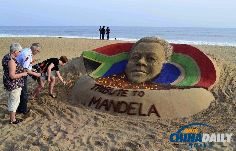 印度沙雕帝國(guó)大廈亮燈 世界各地哀悼曼德拉逝世