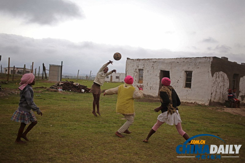 曼德拉出生地庫奴搭建活動看臺籌備葬禮