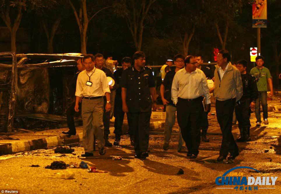 新加坡發生暴力騷亂事件 多人受傷警車被燒毀