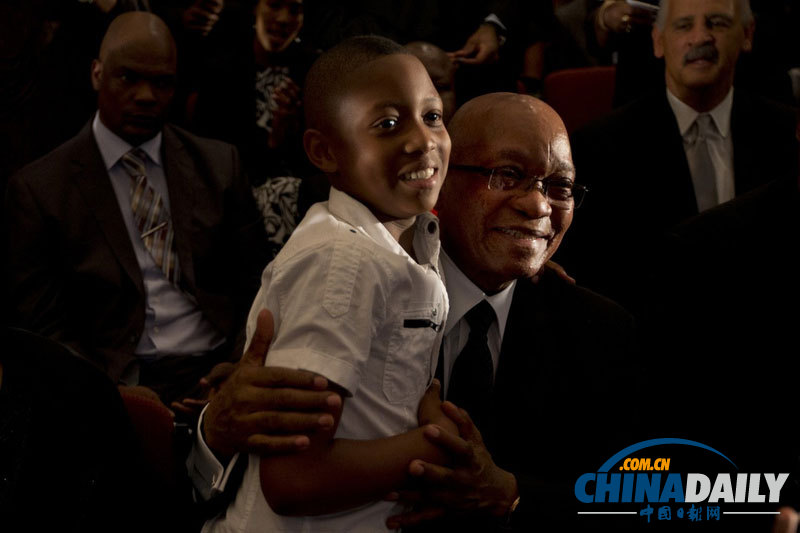 南非全國祈禱日 總統(tǒng)祖馬曼德拉家人出席悼念活動