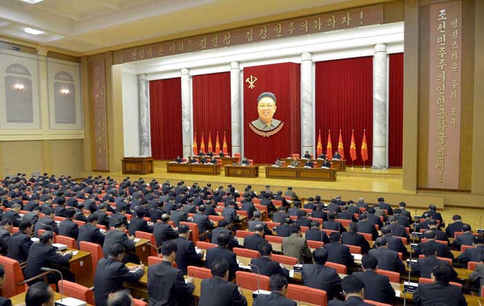 金正恩主持朝鮮勞動黨中央政治局擴大會議 表情嚴肅