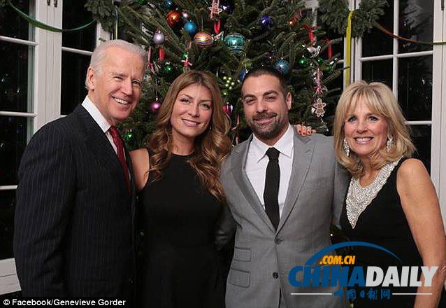 拜登圣誕派對(duì)緊抱女記者雙手“錯(cuò)位”被指性騷擾