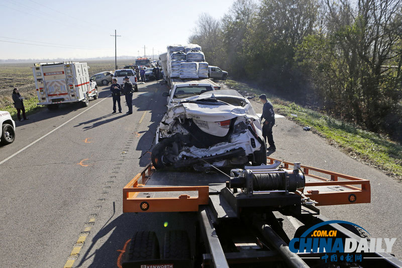 美國因大霧21輛車發生連環車禍 致1死6傷