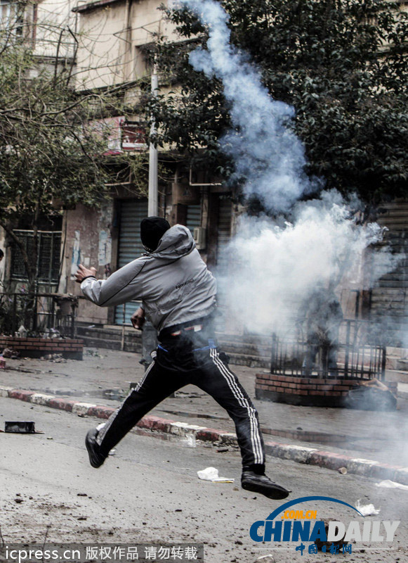 為爭住房惹禍端 阿爾及利亞民眾與警察發生激烈沖突