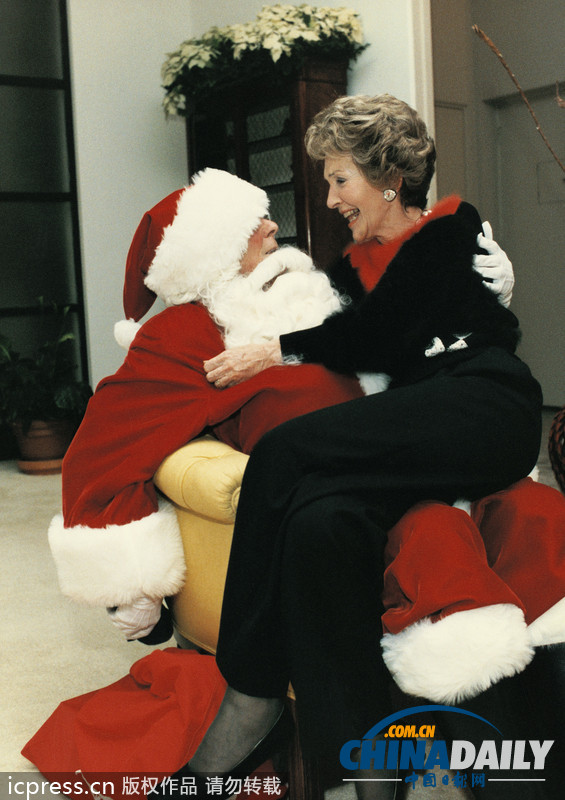 扮裝搞鬼拍全家福 盤點各國政要的溫情圣誕時刻