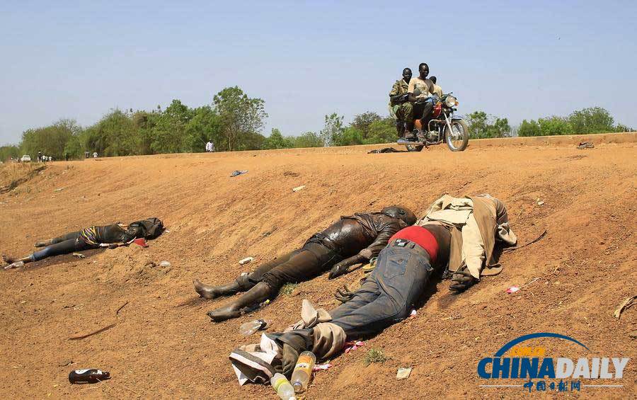 戰亂中南蘇丹圣誕節一瞥 民眾禱告士兵全副武裝