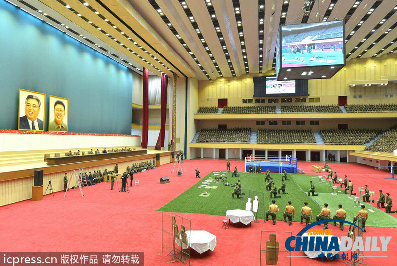 金正恩罕見公開場合抽煙 觀看朝鮮士兵武術訓練