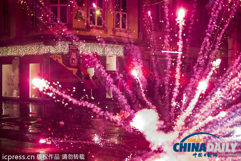 伊斯坦布爾示威轉為激烈沖突 街道一片狼藉