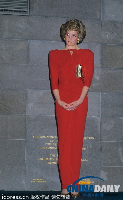 紅紅火火迎新年！盤點王室政要紅裙奪目一刻