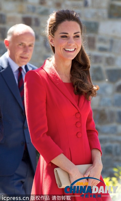 紅紅火火迎新年！盤點(diǎn)王室政要紅裙奪目一刻