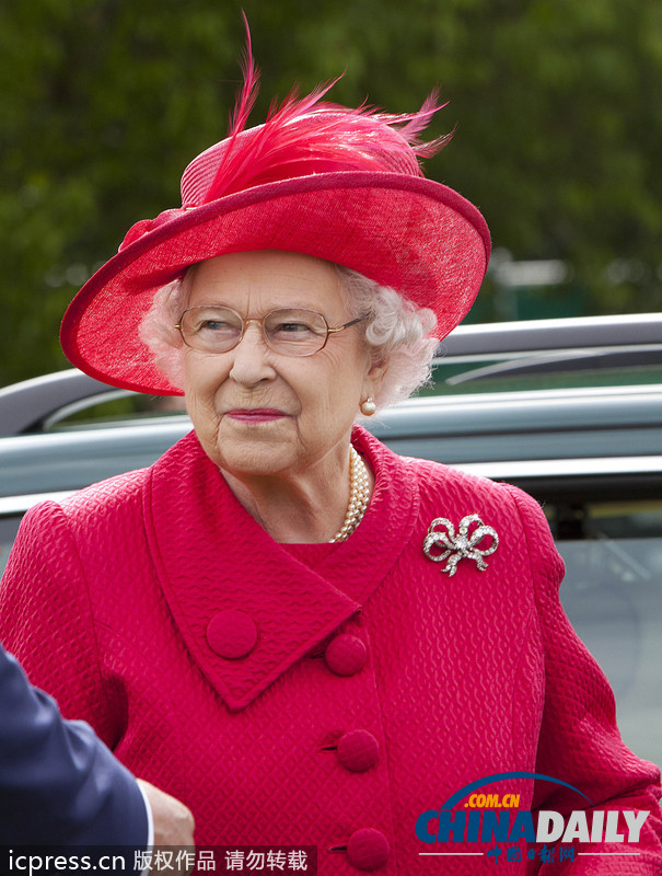 紅紅火火迎新年！盤點王室政要紅裙奪目一刻