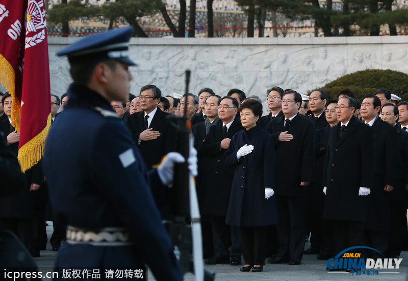 樸槿惠新年首日參拜顯忠院 內(nèi)有其父樸正熙墓地