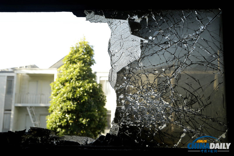 中國(guó)駐舊金山總領(lǐng)館遭縱火后照片曝光 嫌犯或?yàn)閬喴?/></a></center>

<p align=