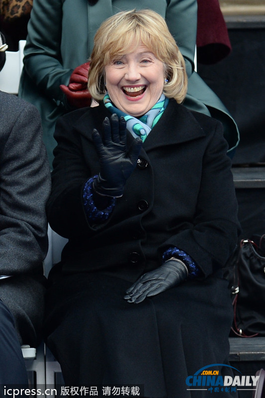 希拉里亮相紐約市長就職典禮 被贊準備最充分總統(tǒng)候選人