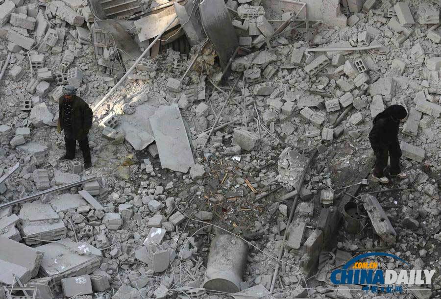 敘移交化武第一日遭空襲 人鏈拯救兒童溫情感人