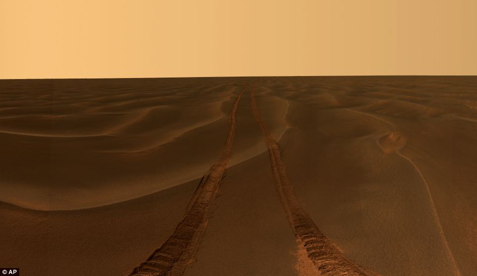 火星表面珍貴特寫照展出 藍莓狀顆粒物清晰可見