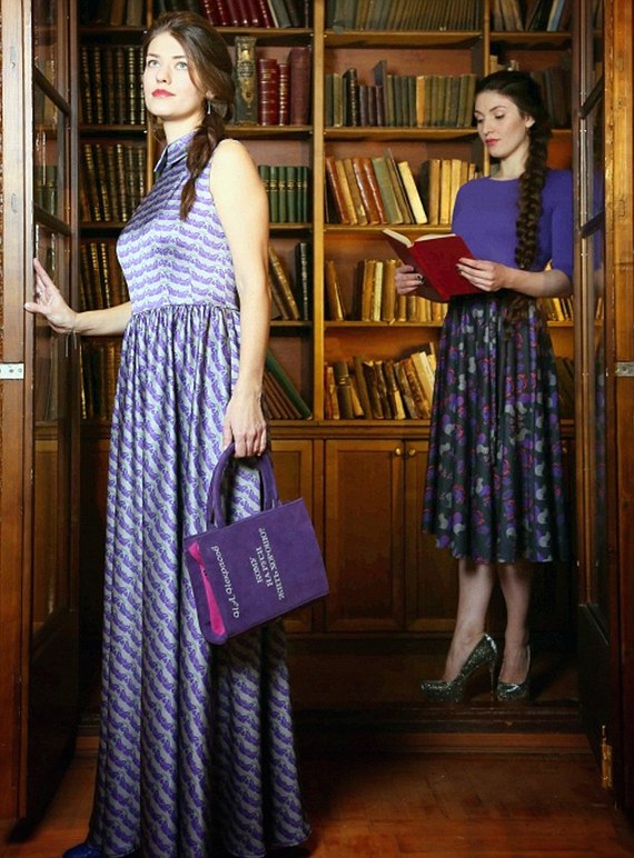 俄前女間諜查普曼發(fā)布個人時裝品牌 女包靈感來自名著