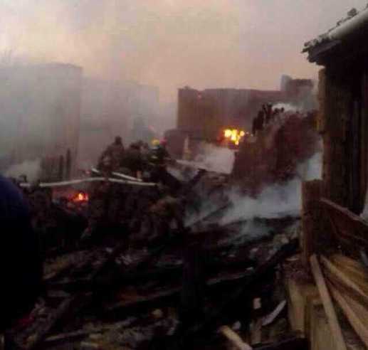 云南香格里拉古城突發(fā)大火 兩千余人正奮力滅火