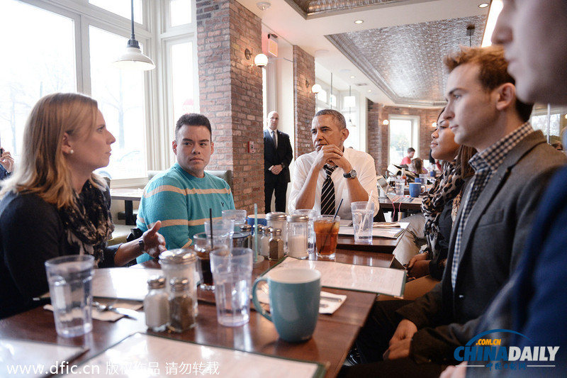 奧巴馬與年輕人飯館內共進午餐秀親民 保鏢暗中警戒