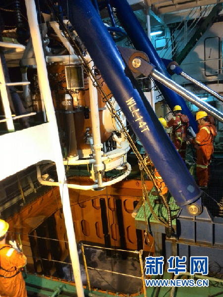 中國首次人工潛入300米深海“龍宮”探摸成功