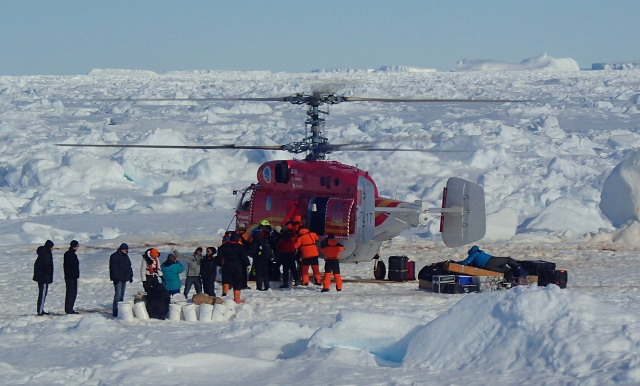 外國(guó)專家回憶“雪龍?zhí)?#8221;大救援:他們很專業(yè) 我們很感激