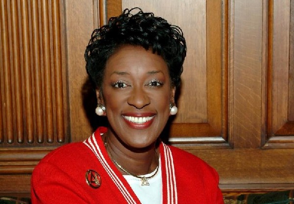 美一大學出古怪規定:嚴禁單身校長與伴侶同居