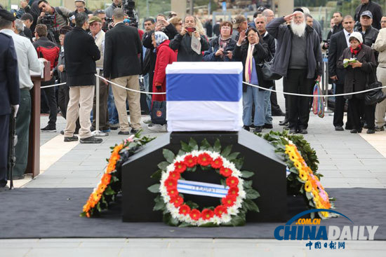 英媒:英雄還是罪人?沙龍逝后評價褒貶不一