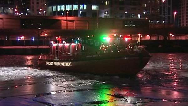 美3名華裔學(xué)生跳入冰河撿手機(jī) 2死1傷