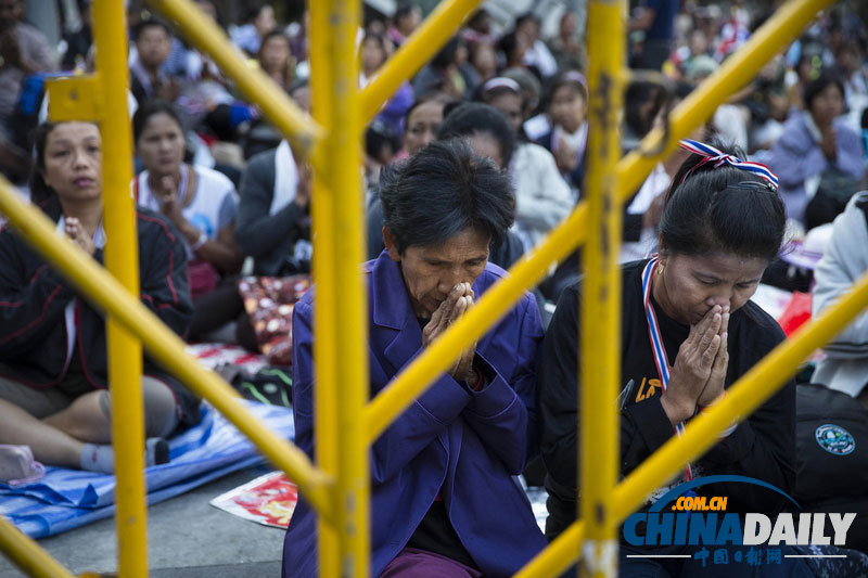 泰國“封城”第三日槍聲響起 至少2名抗議者受傷