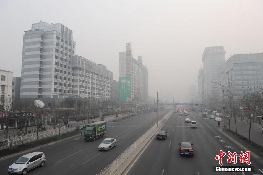 春運首日北京遭遇霧霾天