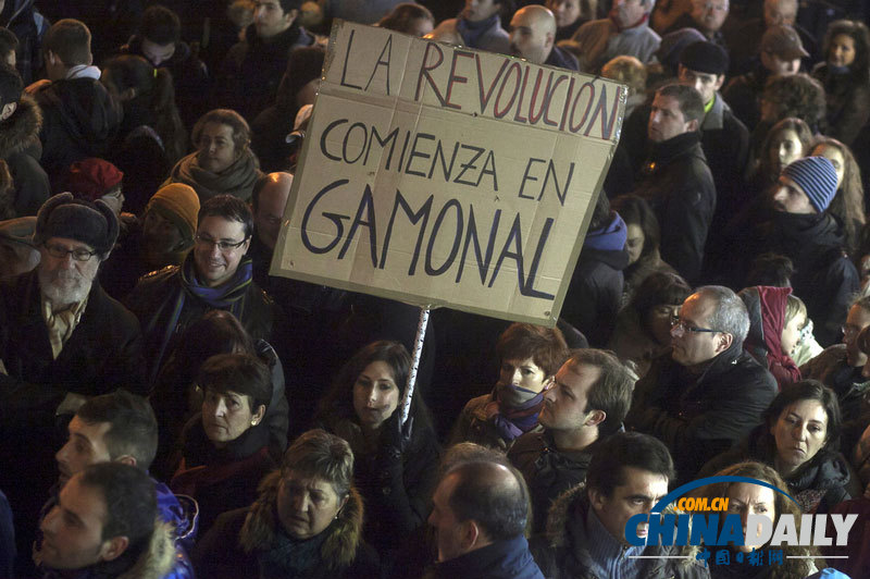 西班牙爆發警民沖突 致11名警員受傷40人被捕