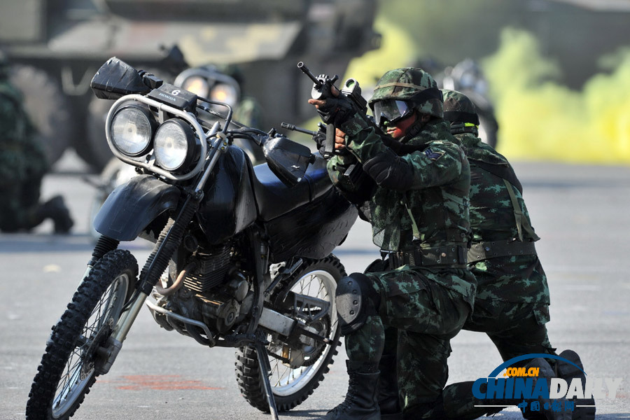泰國舉行閱兵式慶祝“建軍節”