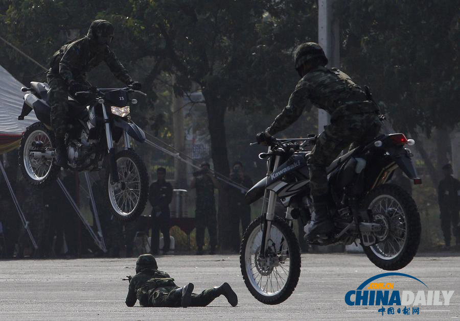 泰國舉行閱兵式慶祝“建軍節”