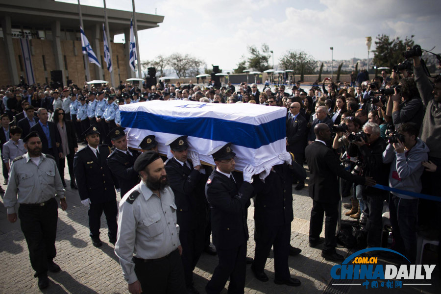 一周看天下:洪水中的天鵝