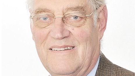 英國議員稱同性婚姻合法化導致水災遭停職