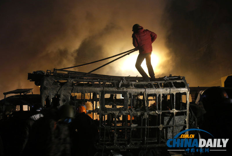 烏克蘭首都騷亂仍在持續 警方動用催淚瓦斯鎮壓 