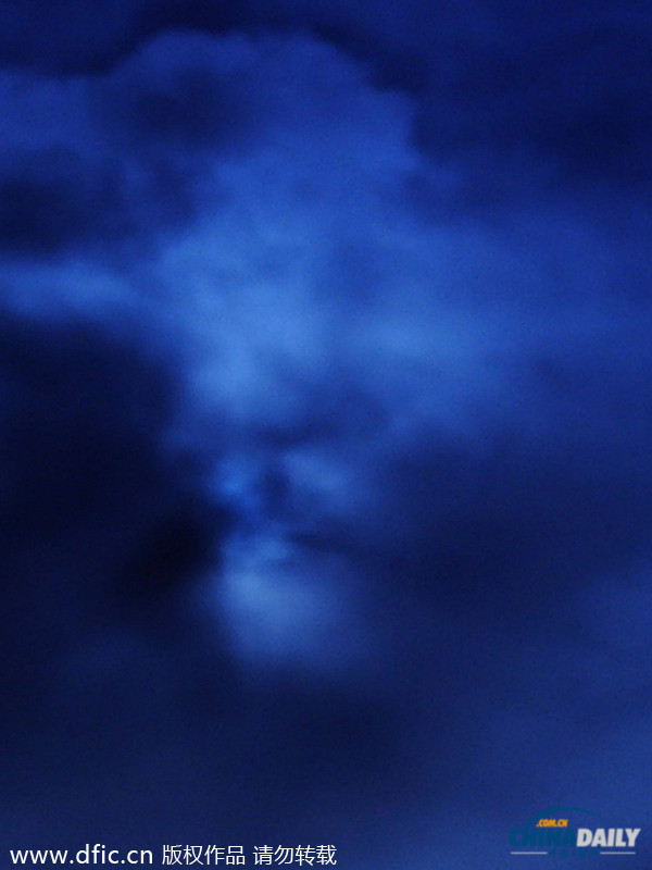 上帝顯靈?新西蘭云層浮現創世神威嚴臉龐