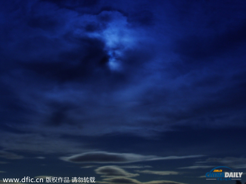 上帝顯靈?新西蘭云層浮現創世神威嚴臉龐