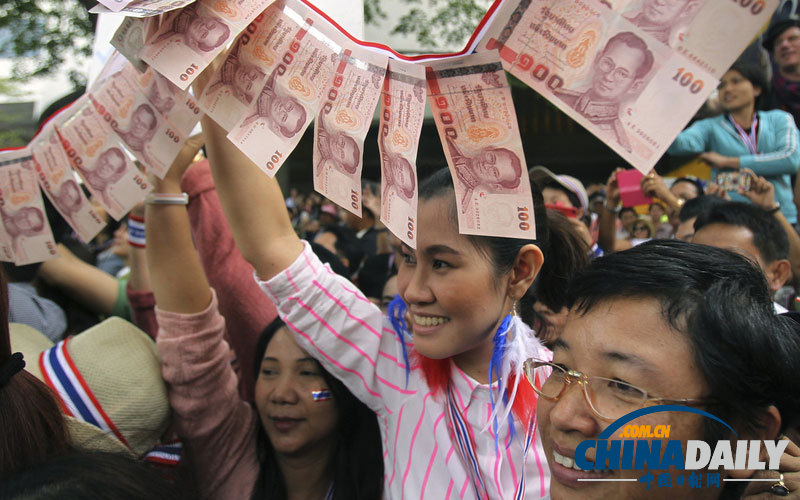 泰反對派陣營日漸壯大 捐款數到手軟要用麻袋裝