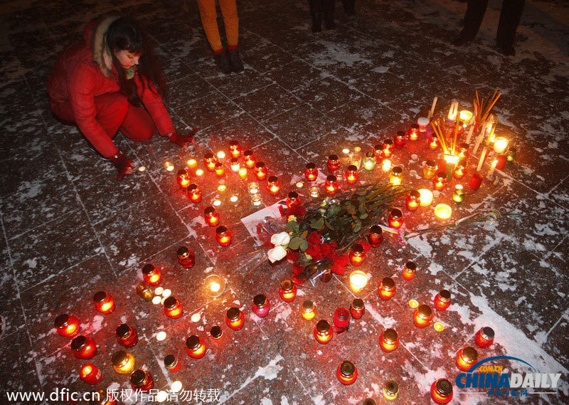 烏克蘭沖突持續街道如戰場 民眾點蠟燭紀念被打死者