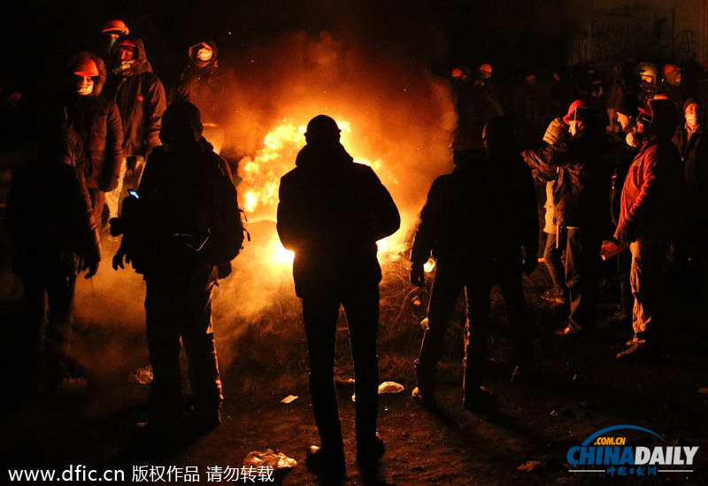 烏克蘭沖突持續街道如戰場 民眾點蠟燭紀念被打死者