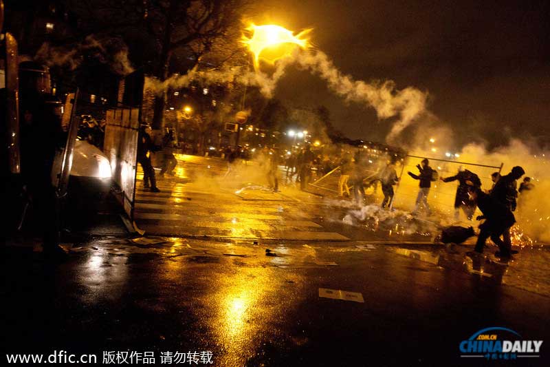 巴黎反奧朗德示威愈演愈烈 警民發生激烈沖突