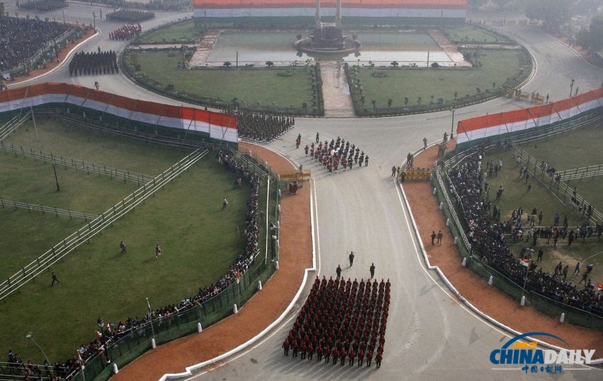 印度閱兵式展先進(jìn)武器 安倍出席保安持槍護(hù)衛(wèi)