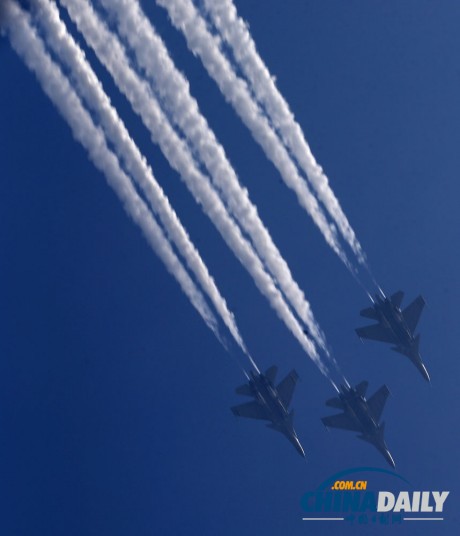 印度閱兵式展先進武器 安倍出席保安持槍護衛(wèi)