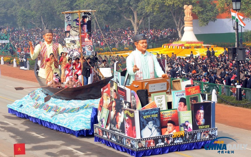 印度閱兵式展先進武器 安倍出席保安持槍護衛