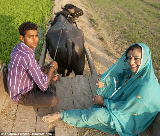 加州“派對女孩”嫁給印度窮小伙 入鄉隨俗